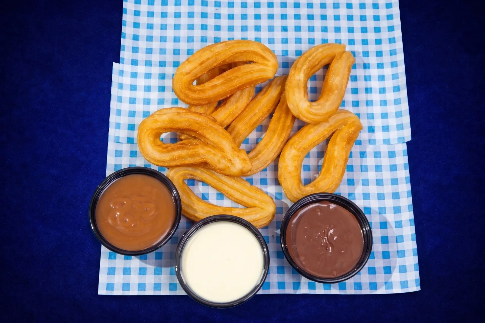 CHURROS WITH DIP